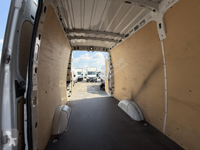 Véhicule utilitaire Iveco DAILY 35S14 V
