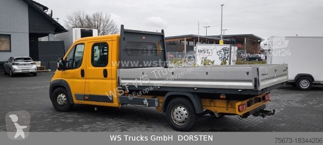 Véhicule utilitaire Peugeot Pritsche Doka. 435...