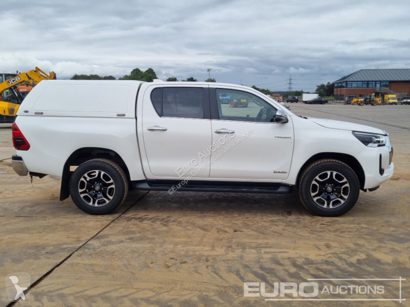 Véhicule utilitaire Toyota Hilux Invincible