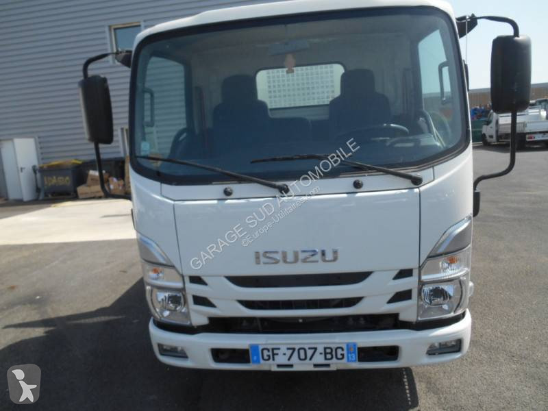 Véhicule utilitaire Isuzu