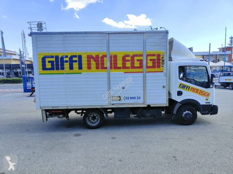 Furgoneta Nissan