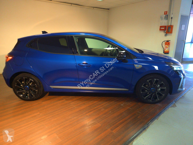 Užitkové vozidlo Renault Clio E-Tech full...