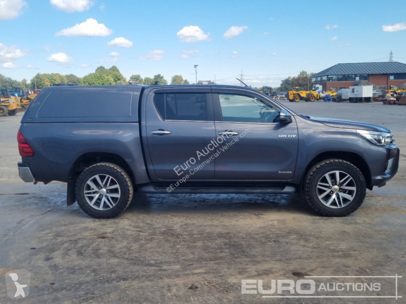 Véhicule utilitaire Toyota Hilux Invincible X
