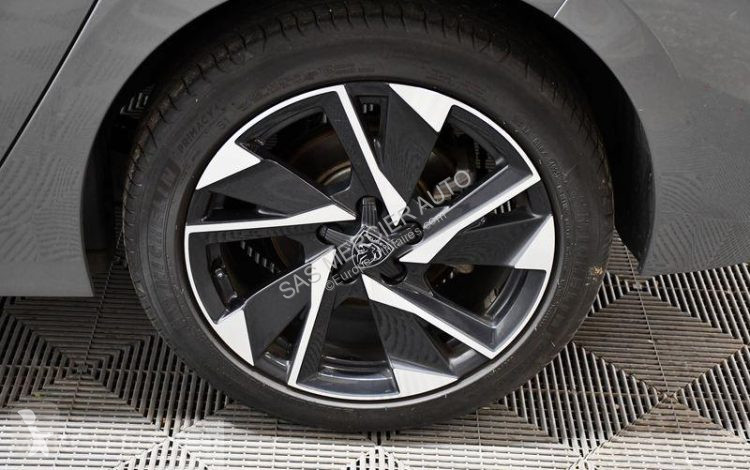 عربة نفعية Peugeot
