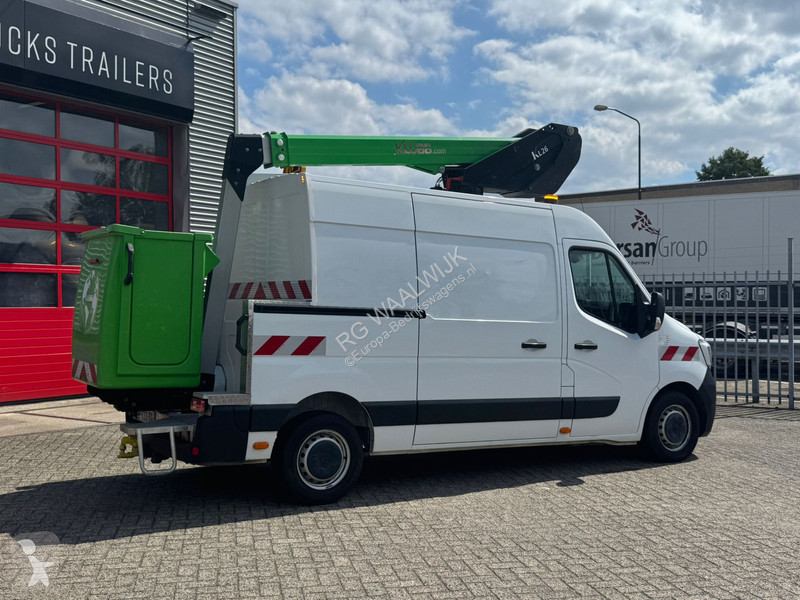 Užitkové vozidlo Renault Hoogwerker 618 working...