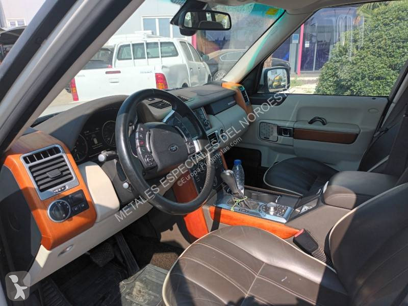 Véhicule utilitaire Land Rover
