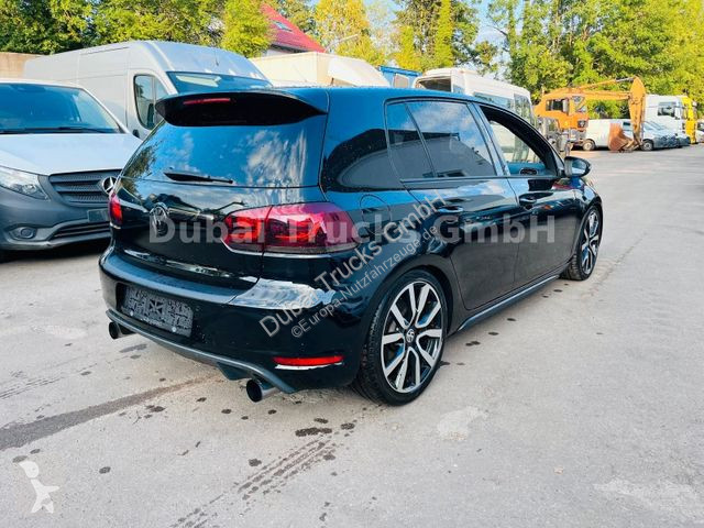 Véhicule utilitaire Volkswagen VI GTI adidas