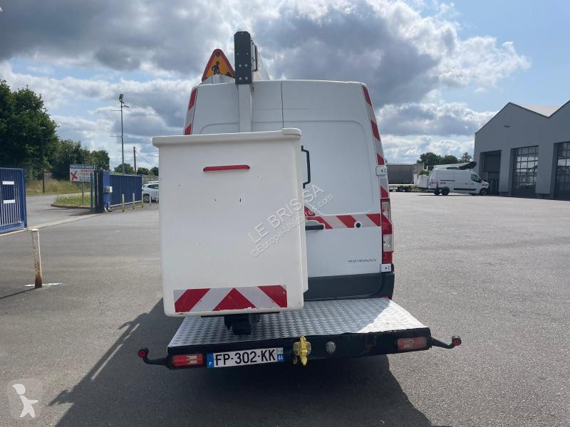 Véhicule utilitaire Renault 2.3 DCI 145
