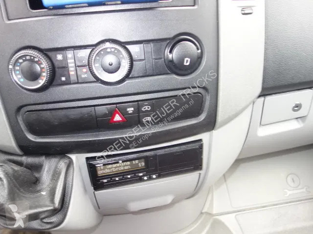 Véhicule utilitaire Mercedes met hogedrukspuit...