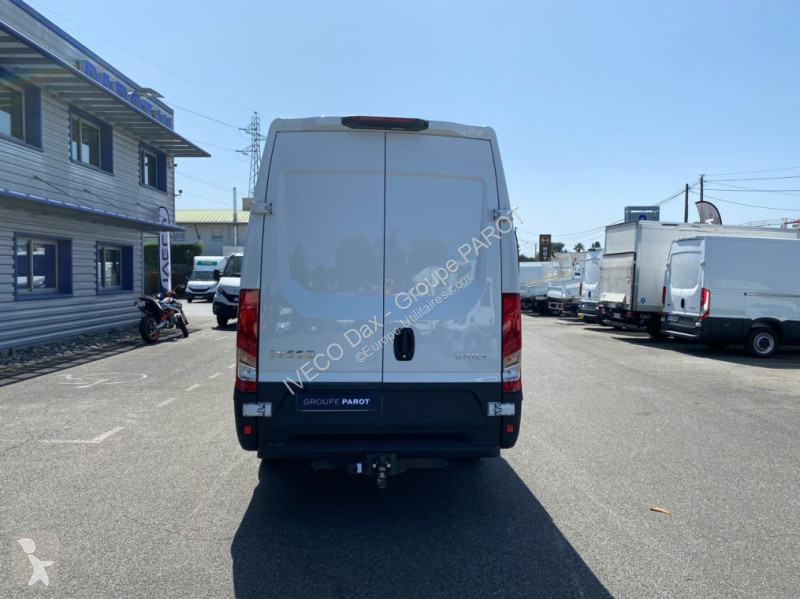 Veicolo commerciale Iveco 35S14 V12
