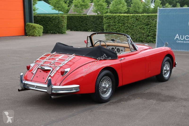 Véhicule utilitaire Jaguar 150 DHC