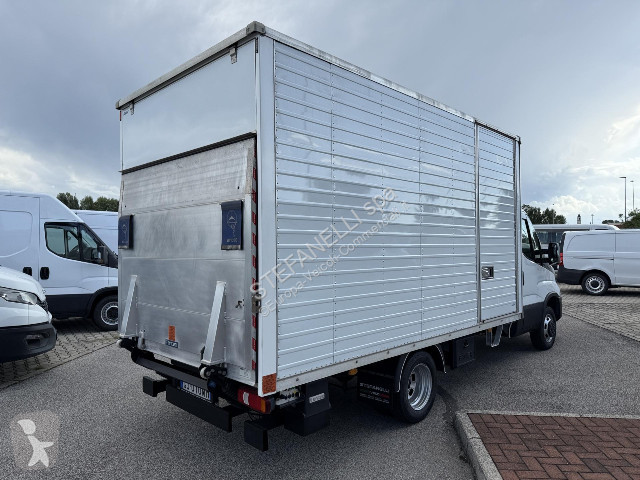 Veículo utilitário Iveco DAILY 35C14H BOX + SPONDA