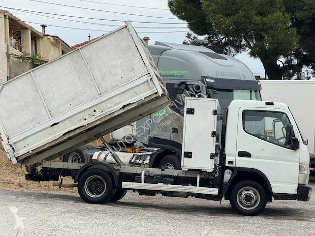 Véhicule utilitaire Mitsubishi Fuso  FUSO...