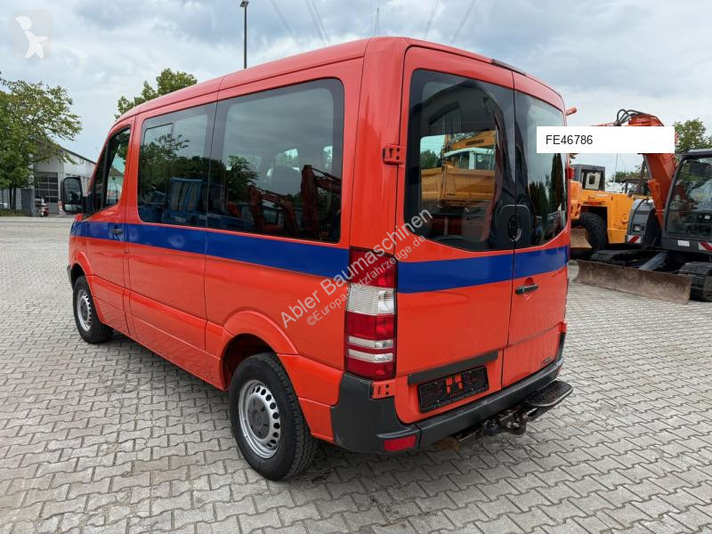 Véhicule utilitaire Mercedes 211 Kombi AHK