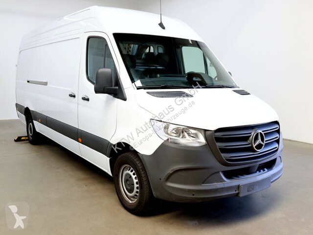 Véhicule utilitaire Mercedes 317...