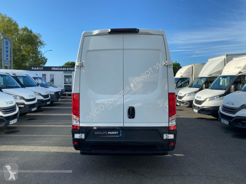 Véhicule utilitaire Iveco 35S14SV12