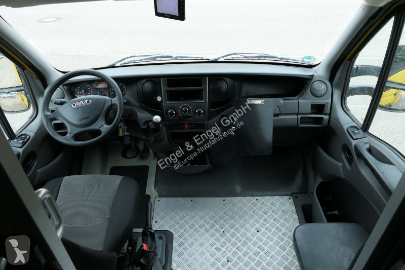 Véhicule utilitaire Iveco Daily 35 S11 C30C...