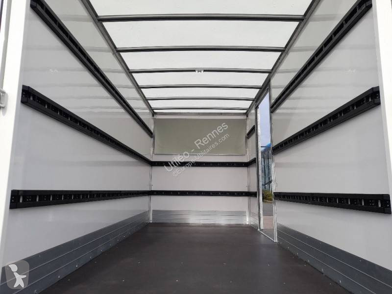 Samochód dostawczy Renault