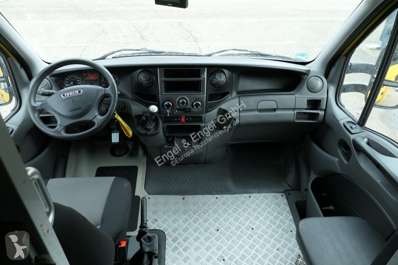 Véhicule utilitaire Iveco Daily 35 S11 C30C...