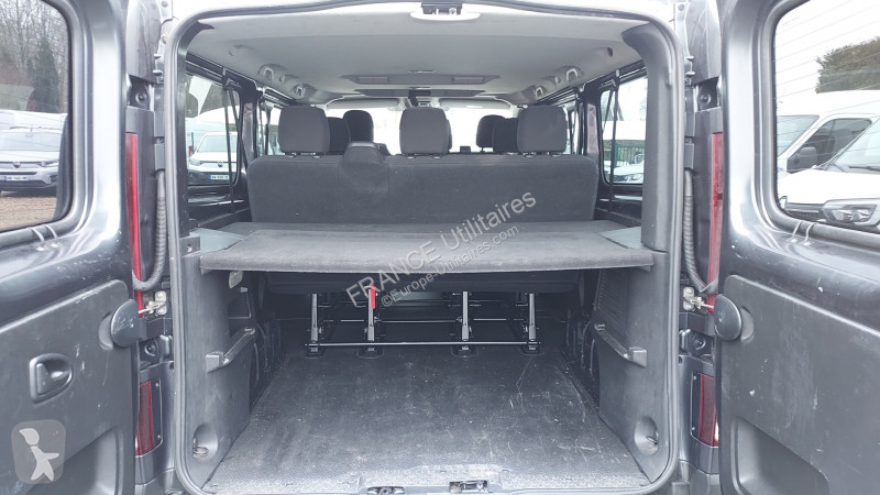 Véhicule utilitaire Renault TRAFIC III COMBI...