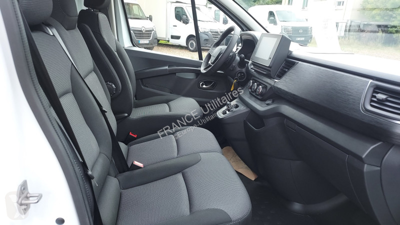 Véhicule utilitaire Renault TRAFIC III FG BVA...