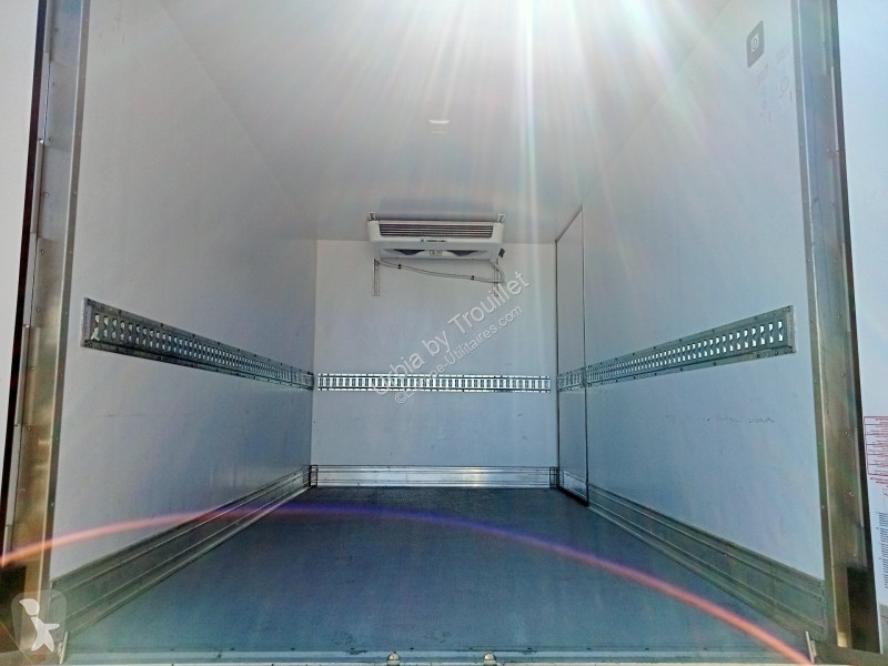 Véhicule utilitaire Renault FRIGO 12M3 165 CV...