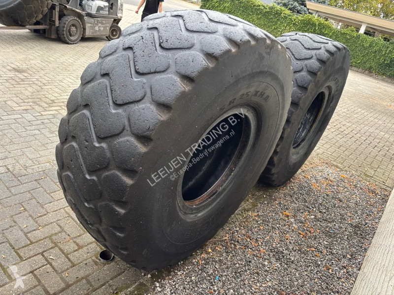 Samochód dostawczy Michelin 23.5R25 used tires...