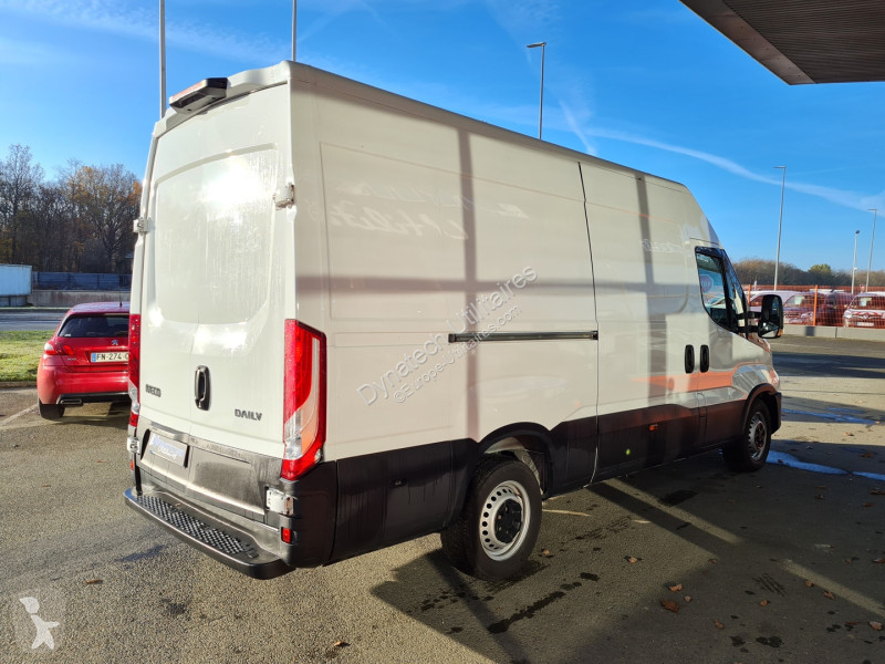 Véhicule utilitaire Iveco DAILY 35S FG 35S14 V12
