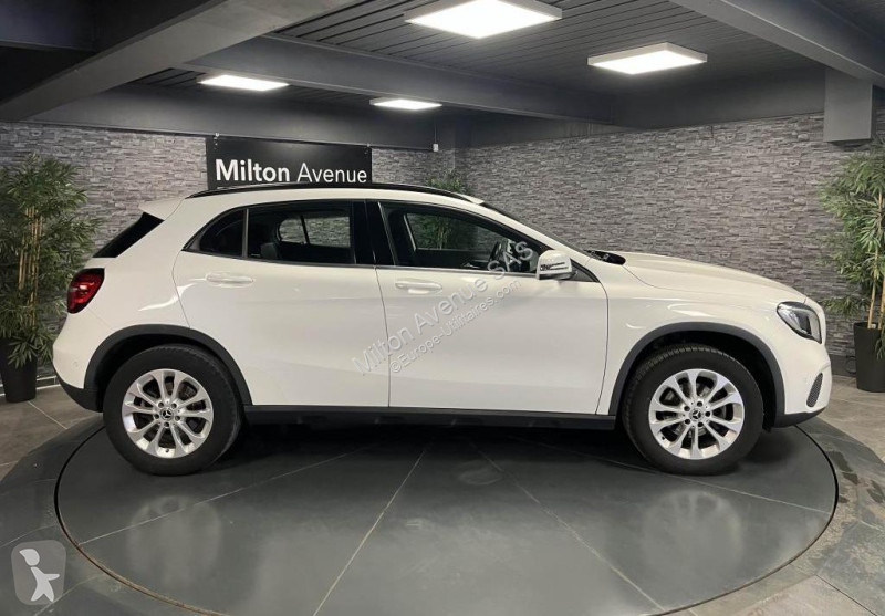 عربة نفعية Mercedes GLA 180  Inspiration