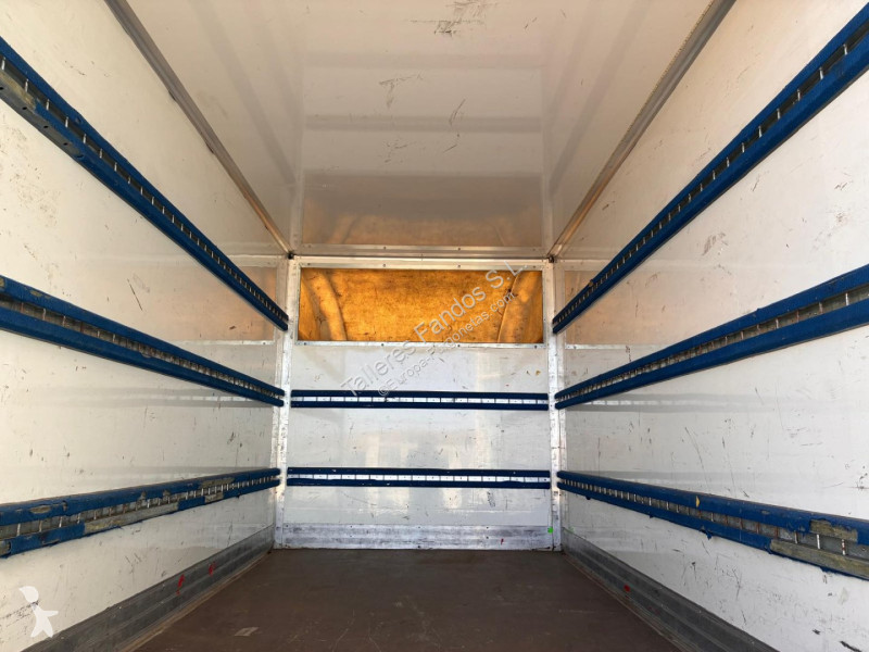 عربة نفعية Mercedes 514 20m3 con puertas traseras