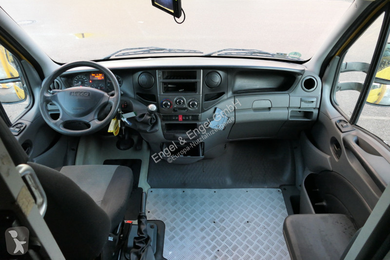 Véhicule utilitaire Iveco Daily 35 S11 C30C...