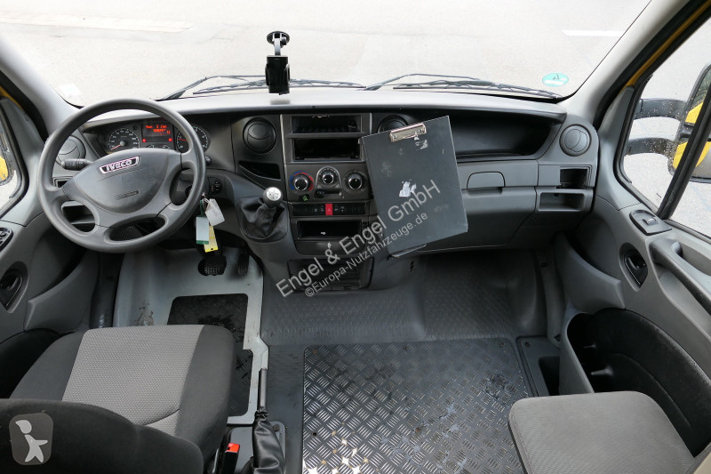 Véhicule utilitaire Iveco Daily 35 S11 C30C...