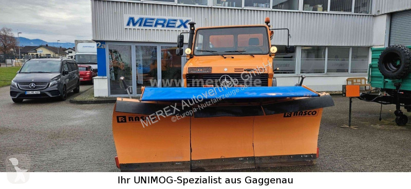 Veicolo per la pulizia delle strade Unimog U1400
