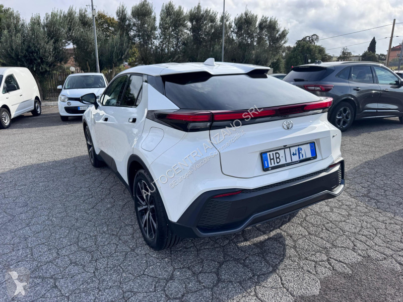 عربة نفعية Toyota C-HR
