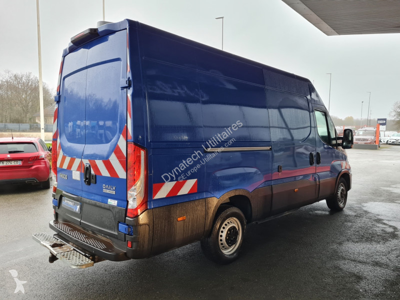 Véhicule utilitaire Iveco DAILY FG 33S14H V12