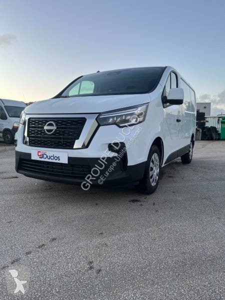 عربة نفعية Nissan