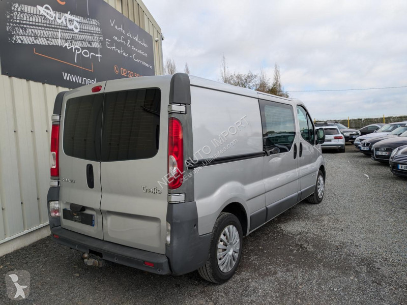 Véhicule utilitaire Renault TRAFIC II L2H1...
