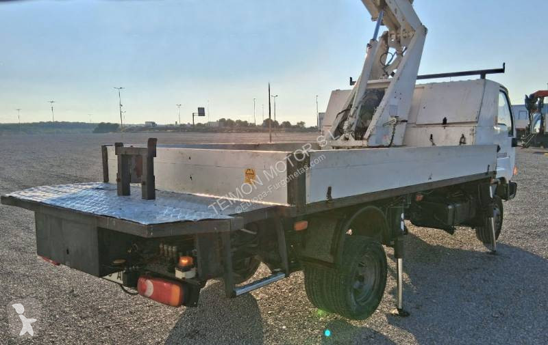 Véhicule utilitaire Nissan