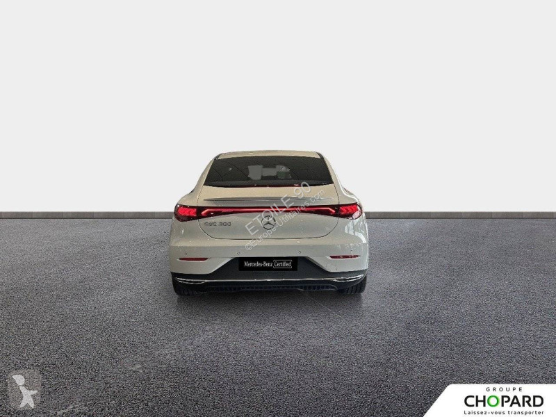 عربة نفعية Mercedes EQE 300