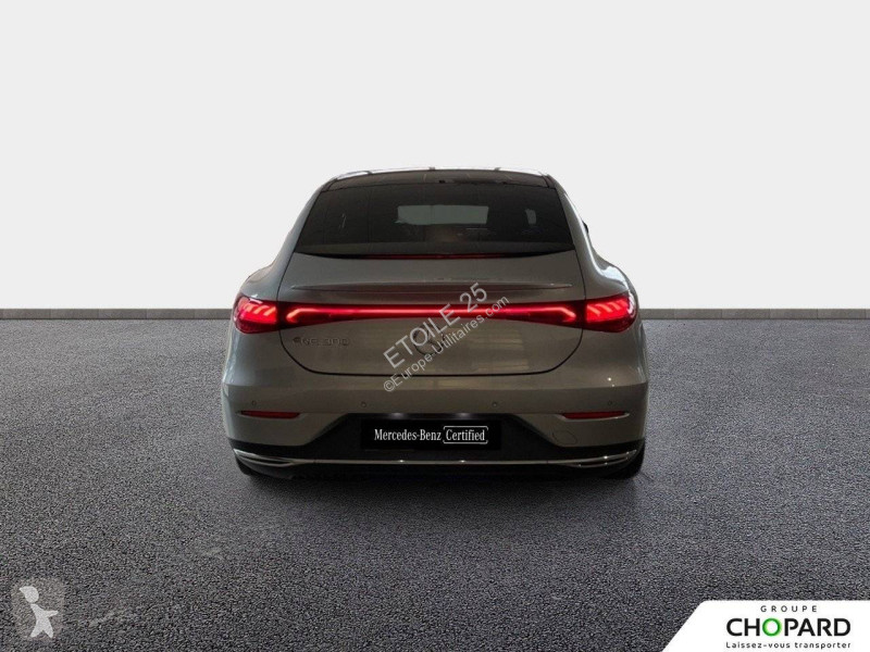 عربة نفعية Mercedes EQE 300