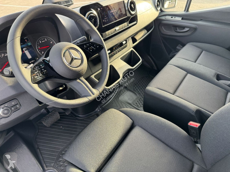 Véhicule utilitaire Mercedes 317 CDI 37 3.5T...