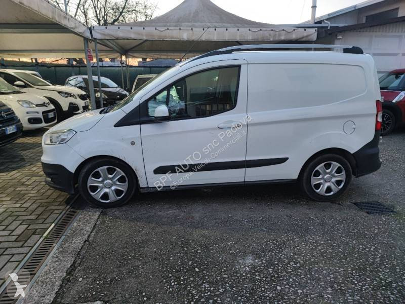 Véhicule utilitaire Ford