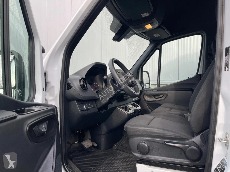 Véhicule utilitaire Mercedes 317...