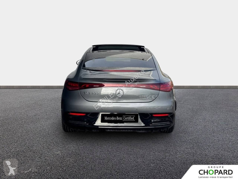 عربة نفعية Mercedes EQE 300