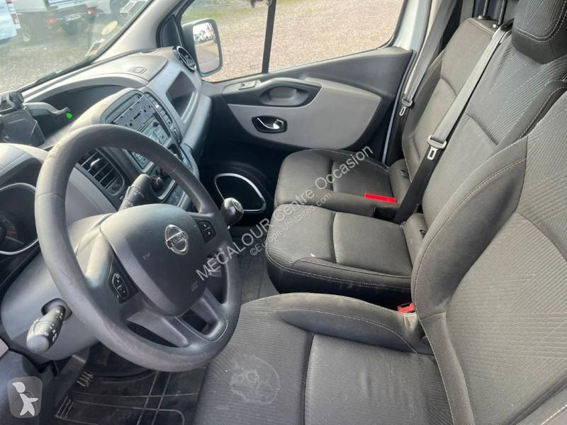 عربة نفعية Nissan