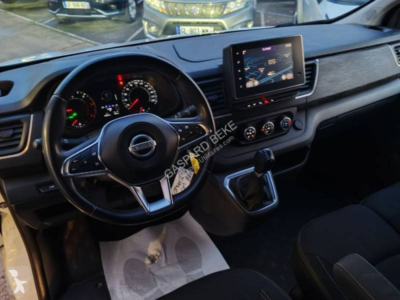 عربة نفعية Nissan