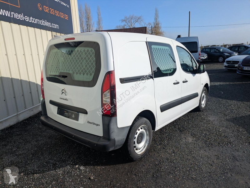 Véhicule utilitaire Citroën BERLINGO II 1.6...