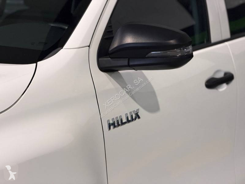 عربة نفعية Toyota