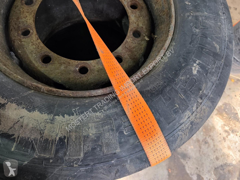 Samochód dostawczy Michelin 445/45 R19.5...