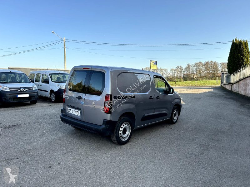 Véhicule utilitaire Peugeot Standard 1000KG 1.5...